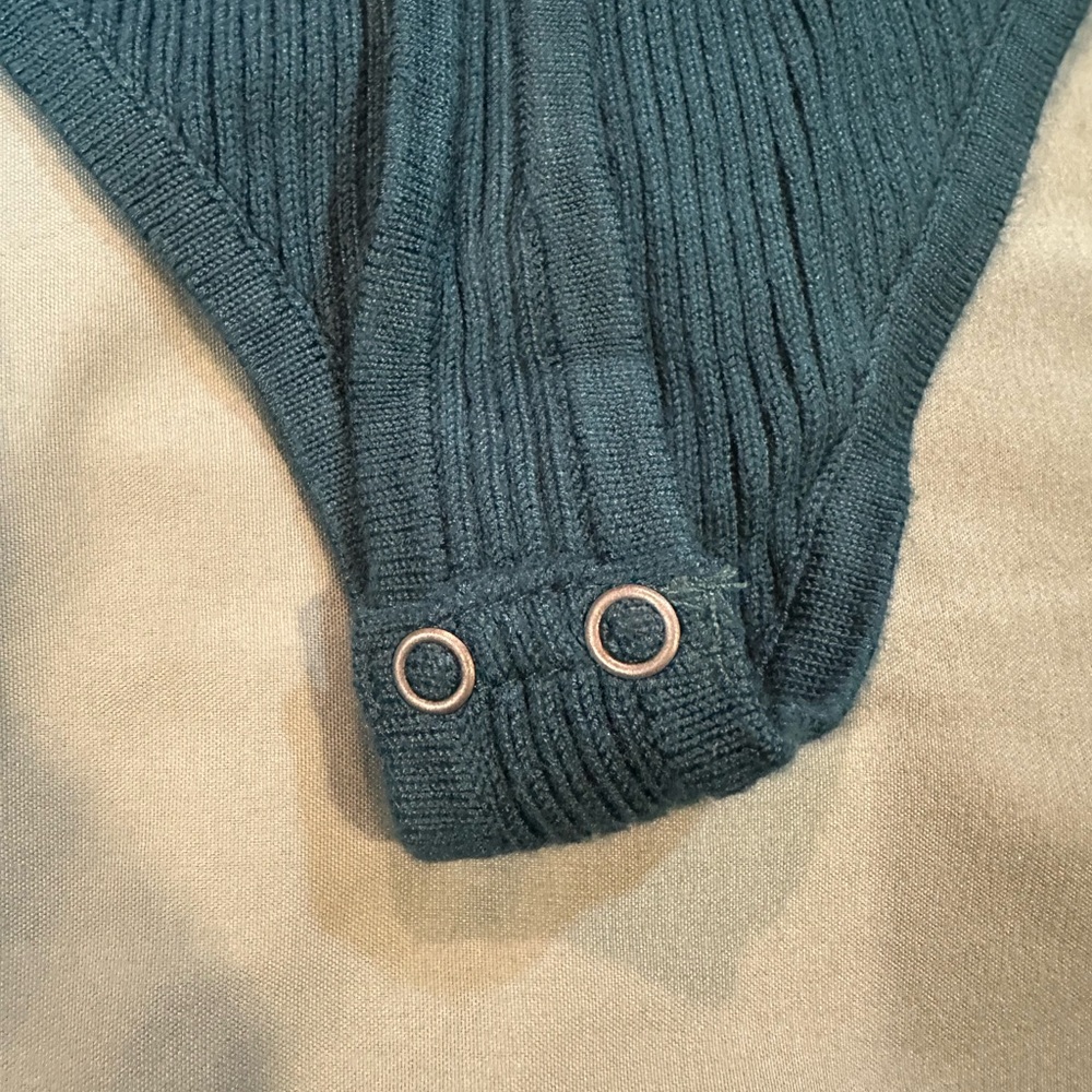 Ribbed A& F Long Sleeve Bodysuit - Picture 4 of 4